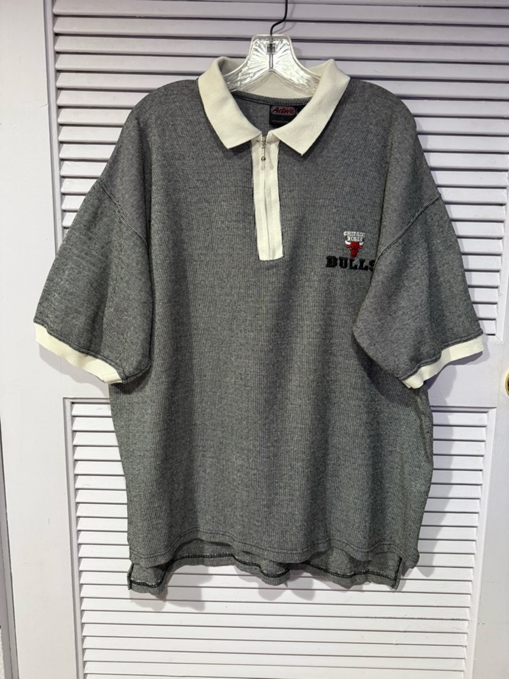 Vintage Gray Chicago Bulls  Polo Men’s Shirt with Cream Collar and Cuffs Sz L